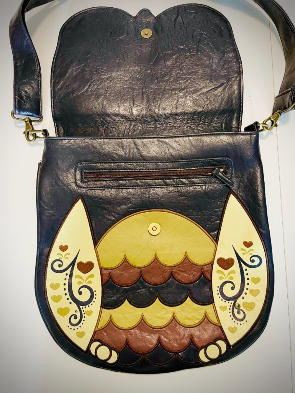 Loungefly Owl with Heart Eyes Faux Leather Messenger Bag - Picture 3 of 7